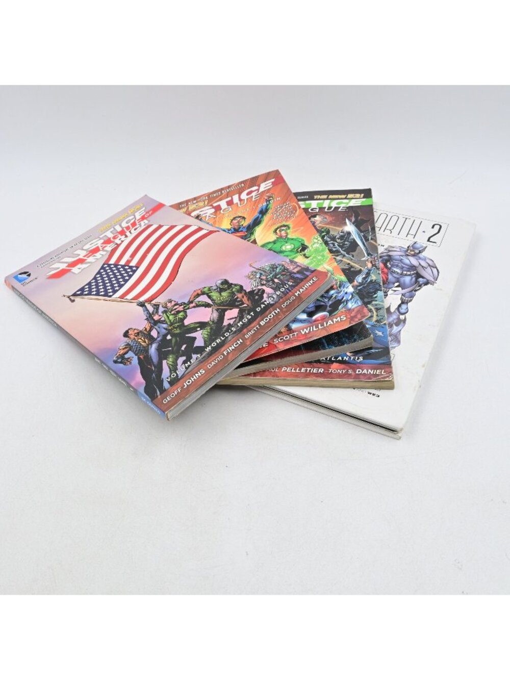 DC Comics New 52 Justice League Of America Graphic Novel Lot of 4 Volumes